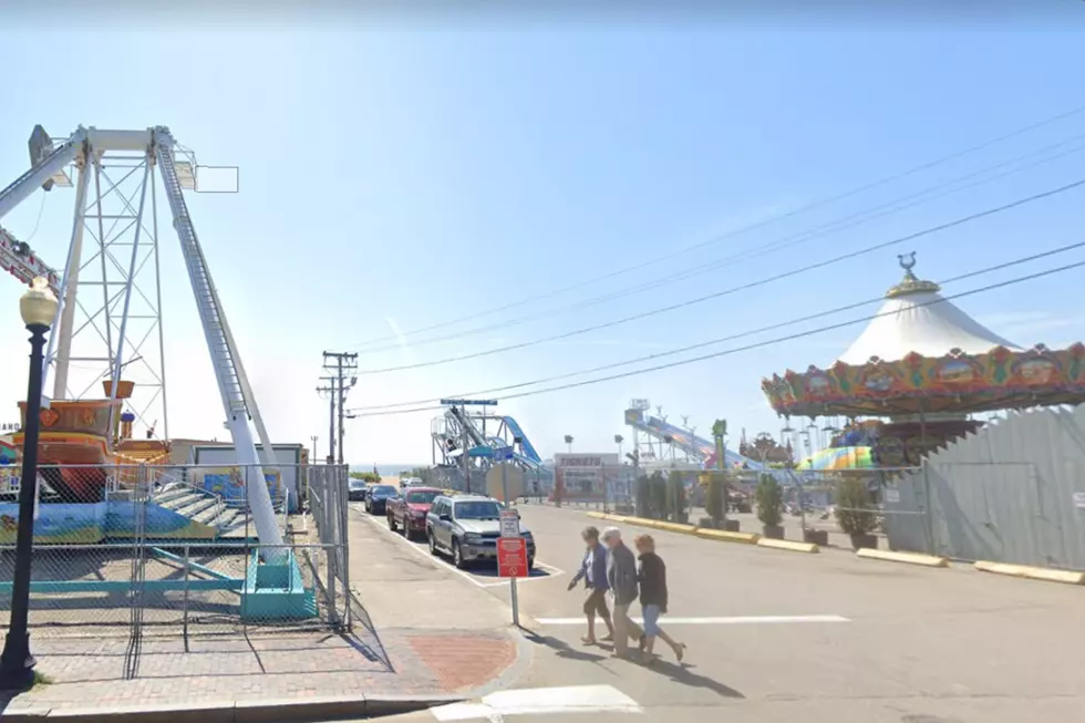 Old Orchard Beach Packed With Tourists On Hottest Day Of The Year in Maine